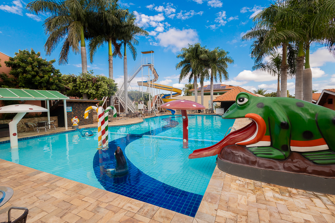 Piscina com área kids